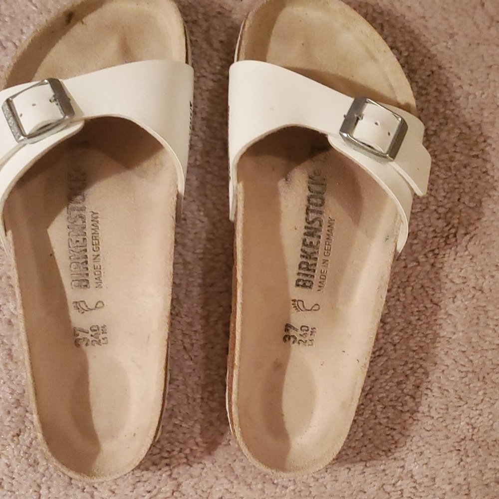 Womens Birkenstock white sandals - size 7
